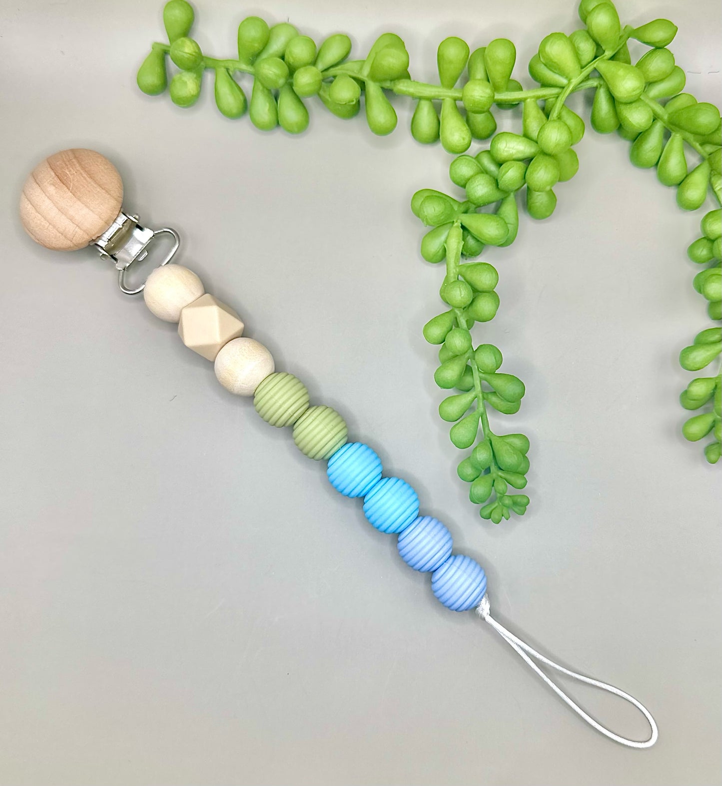 Tricolor Paci Clip