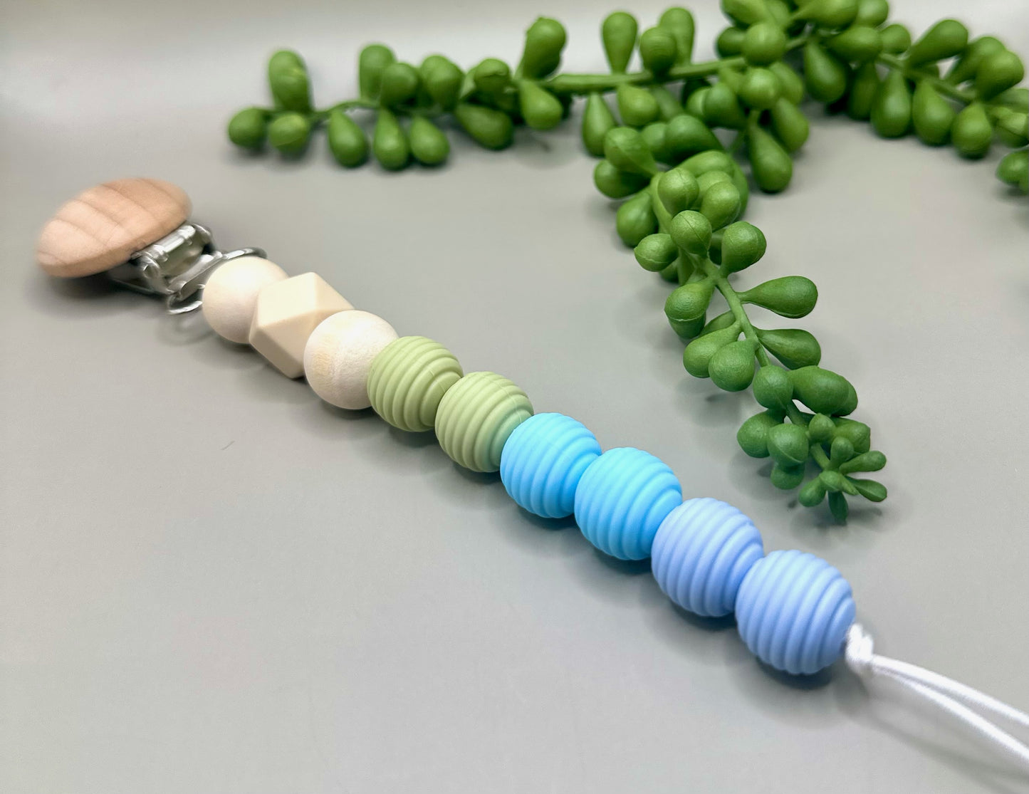 Tricolor Paci Clip