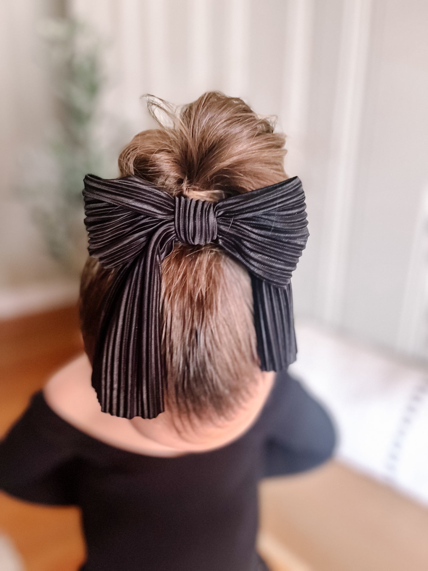Black Elegant Bow